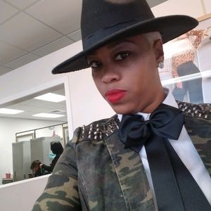 Meet your Posher, Curtina